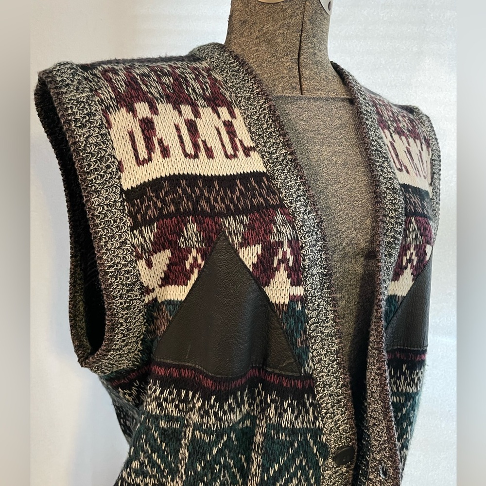 Vintage Impact long sweater vest with leather accents - Picture 2 of 7
